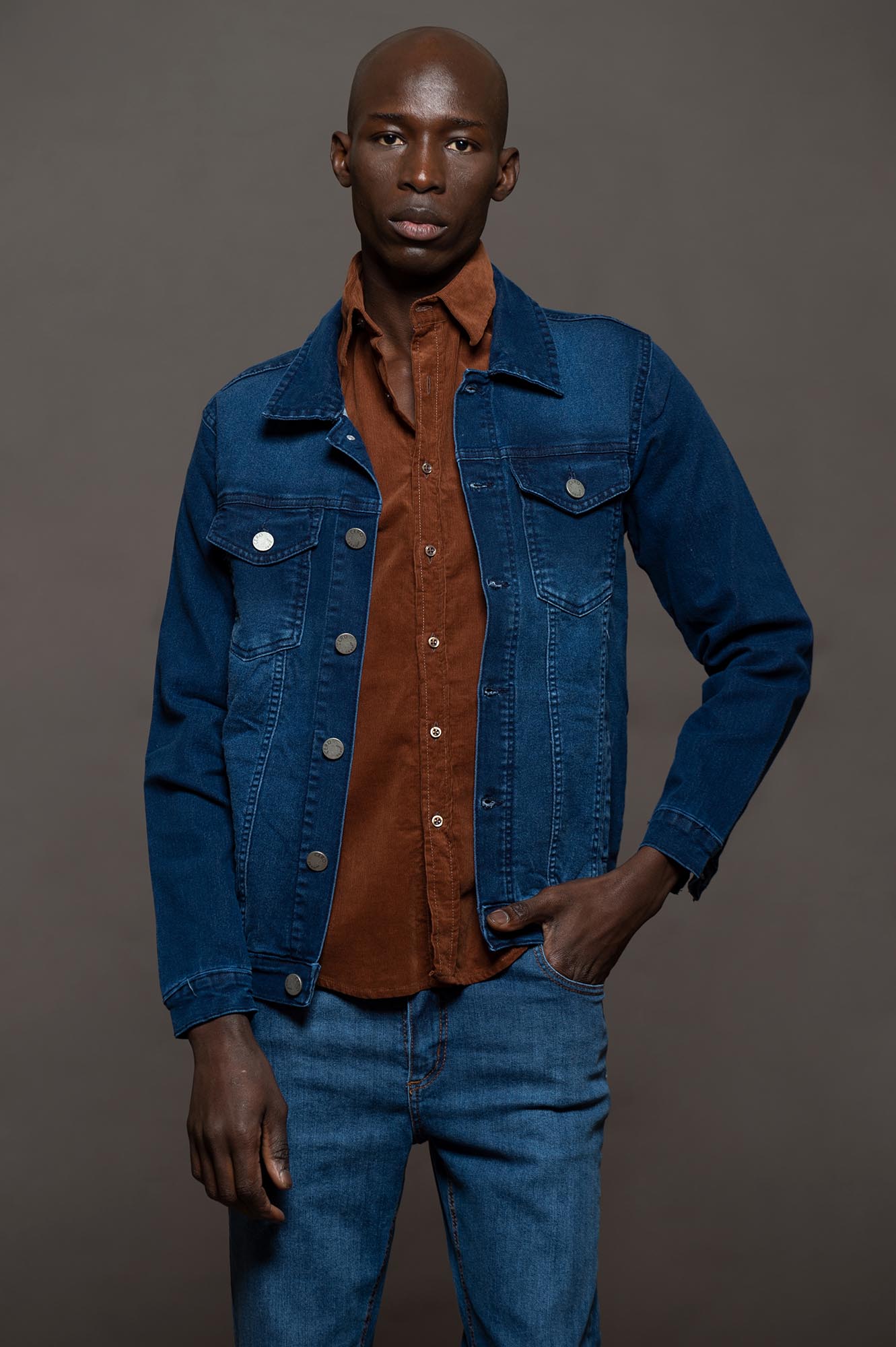 8001AL - CAMPERA DE  JEAN CRETA AZUL LOCALIZADO